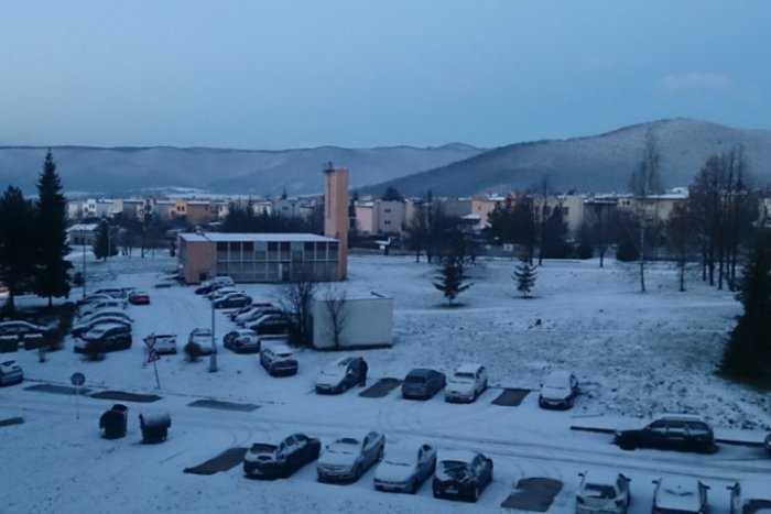 Ilustračný obrázok k článku Mikuláš sa pochlapil: Priniesol Rožňavčanom prvý sneh