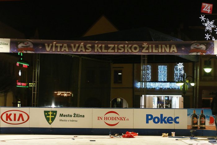 Ilustračný obrázok k článku Na námestí vyrástlo klzisko pod holým nebom: Čo ponúkne a kedy si môžete zakorčuľovať?