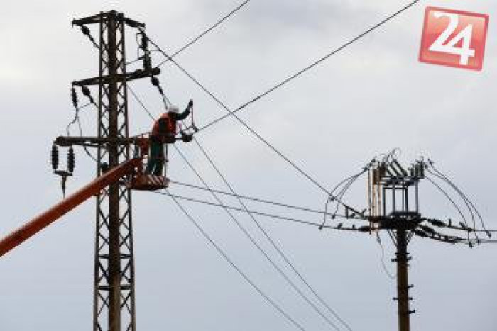 Ilustračný obrázok k článku Úder snehovej víchrice: Až 20 obcí zostalo niekoľko hodín bez elektriny!