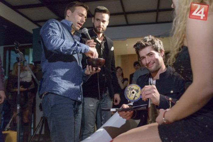 Ilustračný obrázok k článku Itcho Pčelár a Jamestown vydali prvý album: Krstili ho vo vani!