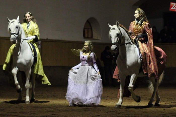 Ilustračný obrázok k článku Rozprávkové postavy a krása koní: Mikuláš zavítal do Národného žrebčína!