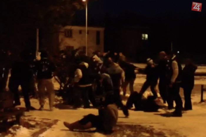 Ilustračný obrázok k článku VIDEO: Bitka pred zimným štadiónom