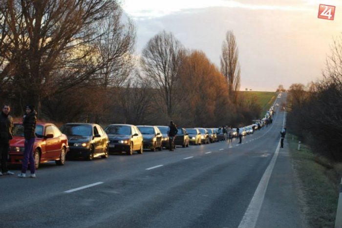 Ilustračný obrázok k článku Stovky áut v kilometrovej kolóne: Spanilá jazda na počesť Paula Walkera (†40)!