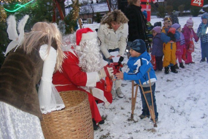 Ilustračný obrázok k článku OBRAZOM: Mikuláš navštívil a obdaril aj detičky v Rudnej