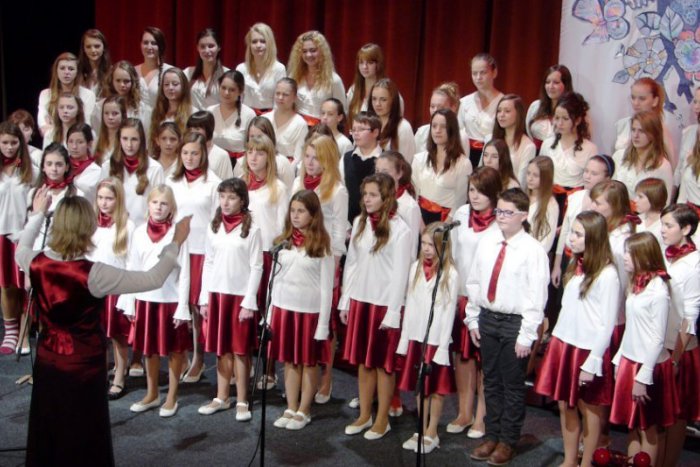 Ilustračný obrázok k článku OBRAZOM: Mikulášskym darčekom pre každého bol aj zborový koncert