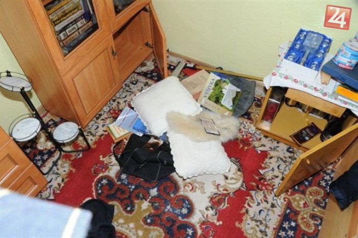 Ilustračný obrázok k článku Vražda v rodinnom dome: Slavomíra (33) obvinili zo zastrelenia vlastnej mamy  (†58)!