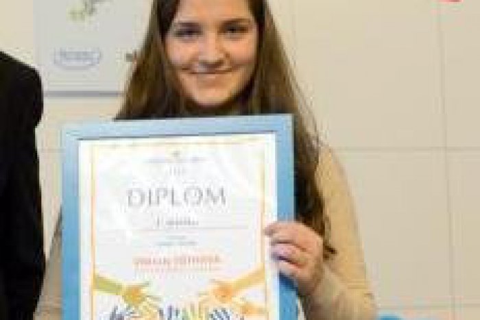 Ilustračný obrázok k článku Namiesto prázdnin pri vode sa starala vážne chorú krstnú mamu: Viktória (13) získala za pomoc v rodine ocenenie