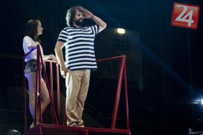 Ilustračný obrázok k článku Známy hudobník Čekovský hosťom divadelnej talkshow: Vychutnajte si priamy prenos z pohodlia domova