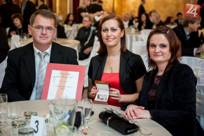 Ilustračný obrázok k článku Čas sa kráti: Na odovzdávanie návrhov na cenu Opálové zrnko je už len jeden deň!