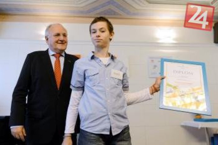 Ilustračný obrázok k článku Ocenili detských hrdinov: Jakub zachránil život bábätku, hoci bol sám ochrnutý