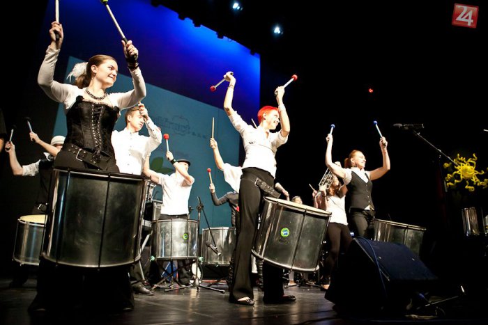 Ilustračný obrázok k článku Koncert BEZ MODRÍN  podporil posolstvo dobrých otcov  a prevenciu týrania detí