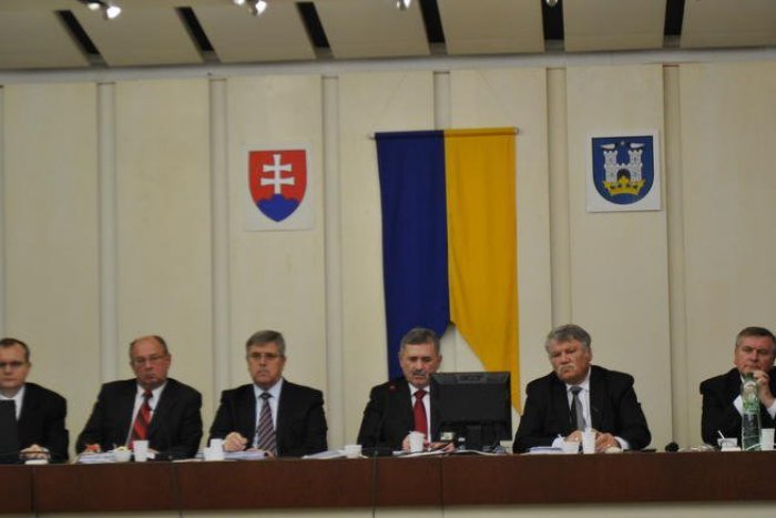 Ilustračný obrázok k článku Rozpočet mesta na r. 2014 je schválený. Priority? Pokračovanie opráv Sídliska Juh aj ďalší kruháč!