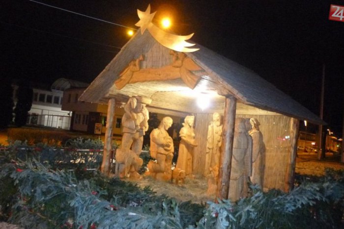 Ilustračný obrázok k článku Humenský betlehem sa tento rok rozrástol o nové postavy: Pozrite si ho!