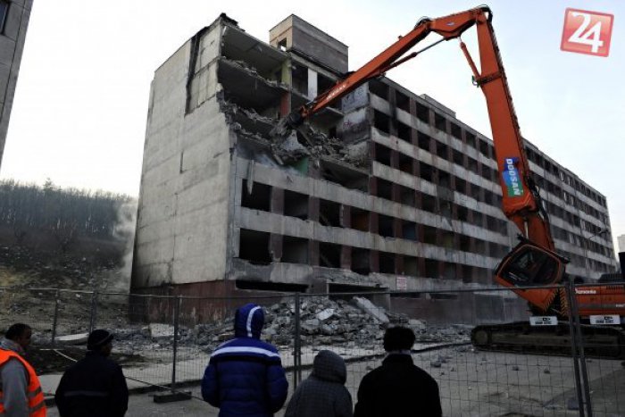 Ilustračný obrázok k článku Búranie na problematickom sídlisku nekončí: Luník IX príde o ďalší panelák!