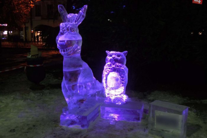 Ilustračný obrázok k článku Mrazivá krása: V centre Košíc svietia rozprávkové postavičky vyrobené z ľadu