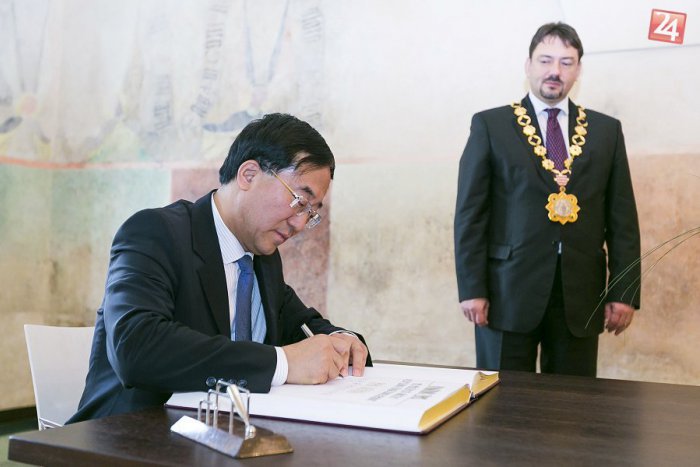 Ilustračný obrázok k článku Bystricu navštívil čínsky veľvyslanec. Možnosti investovania? Cestovný ruch aj priemyselný park!