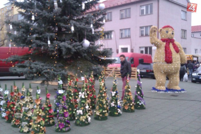 Ilustračný obrázok k článku GALÉRIA: Vianočná nálada dorazila na námestie, trhy sú už v plnom prúde