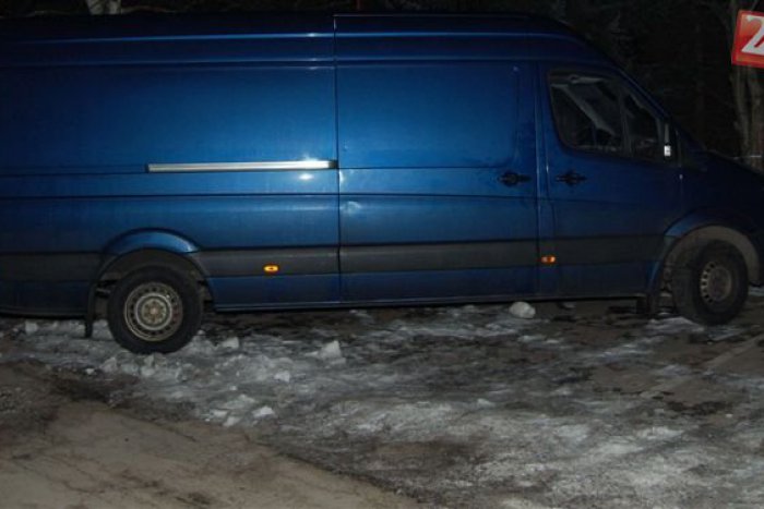 Ilustračný obrázok k článku Polícia dvíha varovný prst: Niekto láka deti do tmavej dodávky!