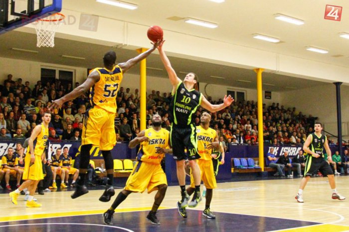 Ilustračný obrázok k článku Iskra na chvíľu poľavila. Skoro ju to stálo body