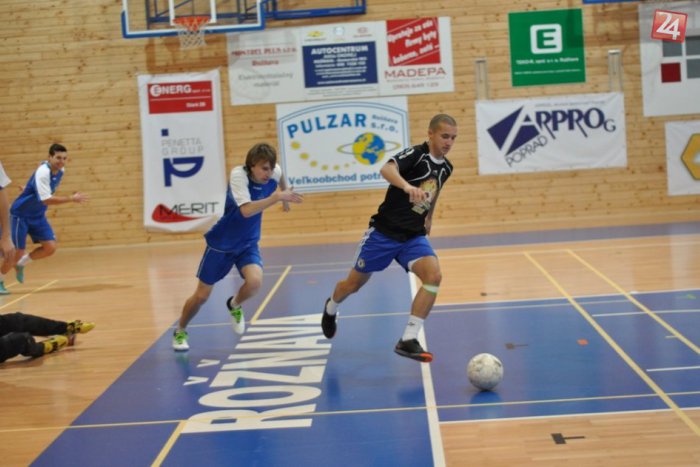 Ilustračný obrázok k článku Vianočný futsalový turnaj: Prvé miesto bez prehry si vybojovali hráči Rožňavy