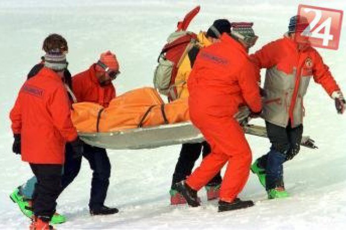 Ilustračný obrázok k článku Nešťastie na lyžiarskom výcviku: Študent prepadol cez zábradlie a upadol do bezvedomia