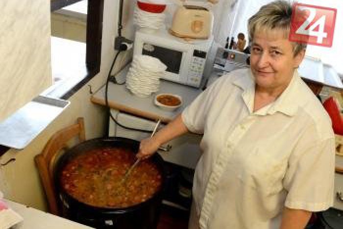 Ilustračný obrázok k článku Aj ľudia bez domova budú mať Vianoce: Zahreje ich kapustnica aj teplý čaj