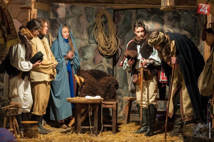 Ilustračný obrázok k článku FOTO: Živý Betlehem na bystrickom námestí pritiahol pod Urpín aj návštevníkov z iných miest