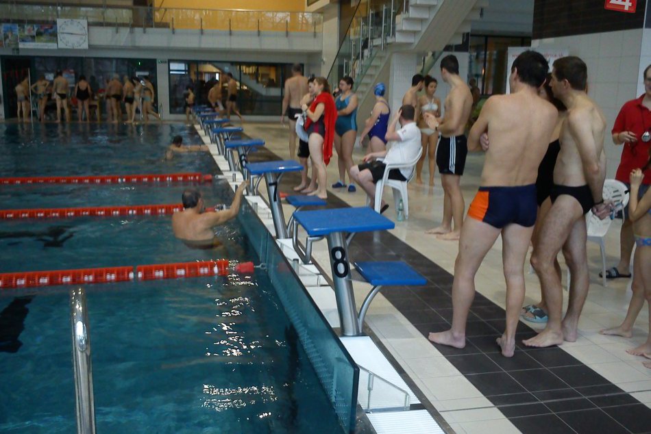 Ilustračný obrázok k článku Zbavenie sa nadbytočných kíl po sviatkoch? Na bystrickej plavárni si opäť zaplávate zadarmo!