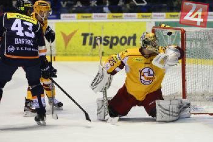 Ilustračný obrázok k článku Oceliari opäť víťazne: Dráma po nepremenených príležitostiach