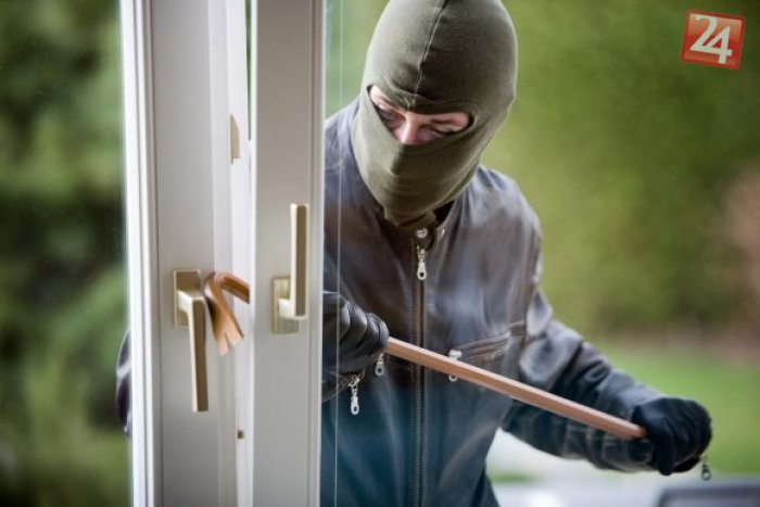 Ilustračný obrázok k článku Zlodejská akcia v novostavbe: Dlhoprstý si odniesol masážnu vaňu aj podlahu!