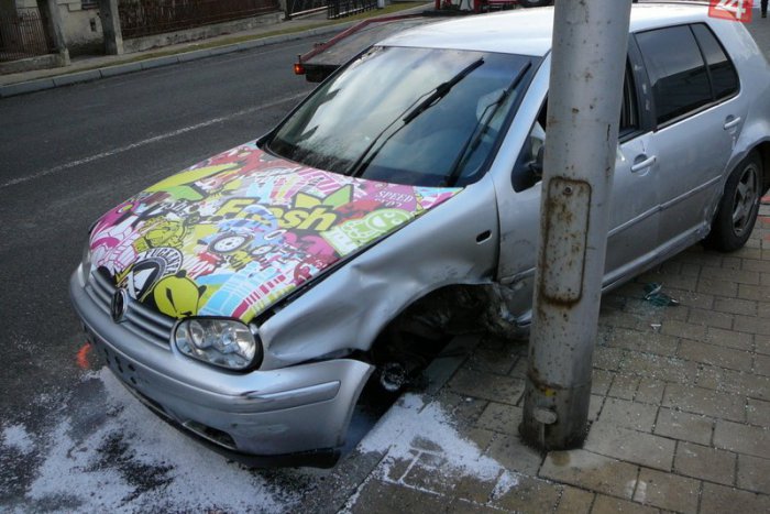 Ilustračný obrázok k článku Silvester na cestách? Alkohol, auto na streche a zmiznutí vodiči