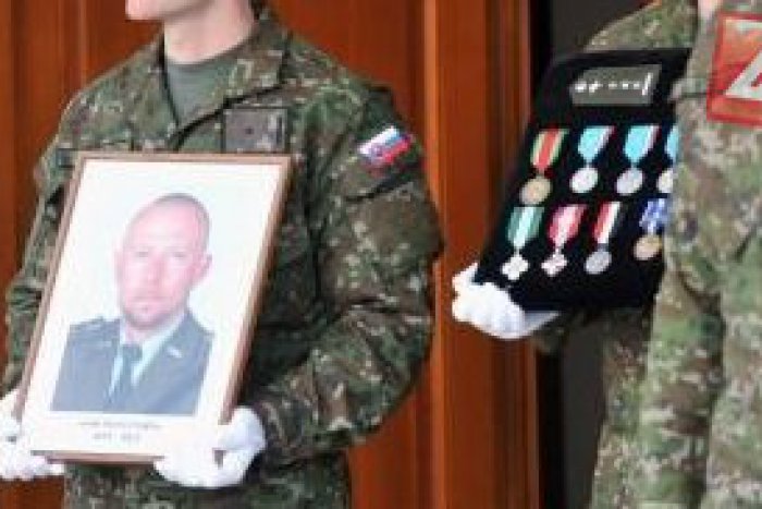 Ilustračný obrázok k článku Posledná rozlúčka s rotmajstrom P. Fraštiom: Na pohreb v Žiline prišiel aj prezident Gašparovič