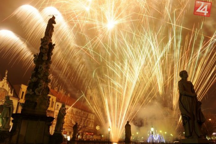 Ilustračný obrázok k článku Silvestrovská noc v meste: Obrovský jasot, strieľanie šampusmi a pyrotechnická šou