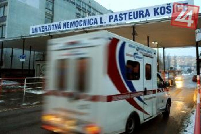 Ilustračný obrázok k článku Bilancia silvestrovských osláv v Košiciach: Amputované prsty a rozbitá hlava fľašou od šampusu