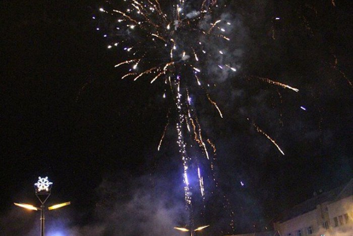Ilustračný obrázok k článku Vzrušujúce divadlo na oblohe: Takto vyzeral silvestrovský ohňostroj na námestí!