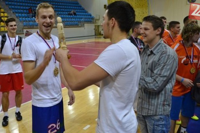 Ilustračný obrázok k článku Mladí Humenčania usporiadali futsalový turnaj: Obrovský záujem a medaily, aké ste ešte nevideli!