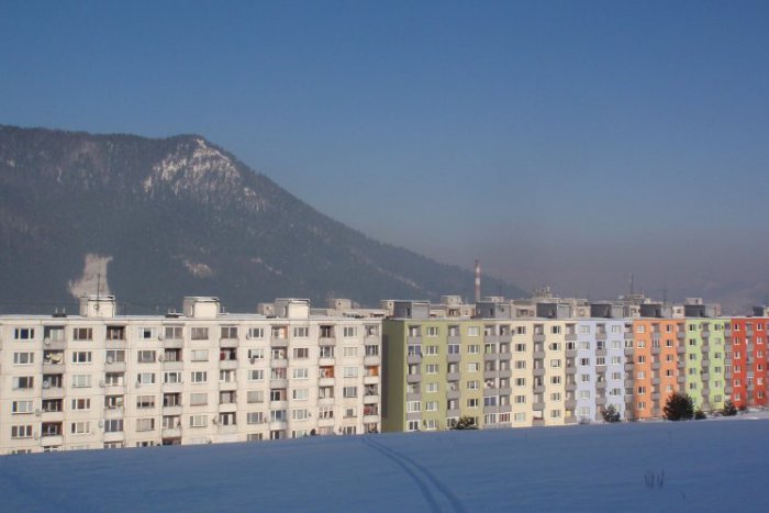 Ilustračný obrázok k článku Miloš (23) strávil Štedrý večer v obavách: Policajti nakoniec vykopli dvere bytu jeho priateľky