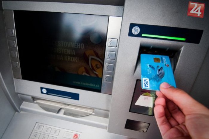 Ilustračný obrázok k článku Podarená dcéra (22) takto stále okrádala vlastnú maminu: Prsteň jej nestačil, zhrabla jej aj kartu!