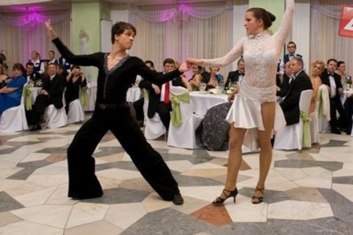 Ilustračný obrázok k článku Plesová sezóna sa rozbieha: Kam a kedy za zábavou?