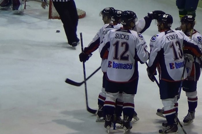 Ilustračný obrázok k článku Hokejisti MHK Humenné rozbili Detvu na jej ľade. Posledný zápas ich delí od veľkej veci!