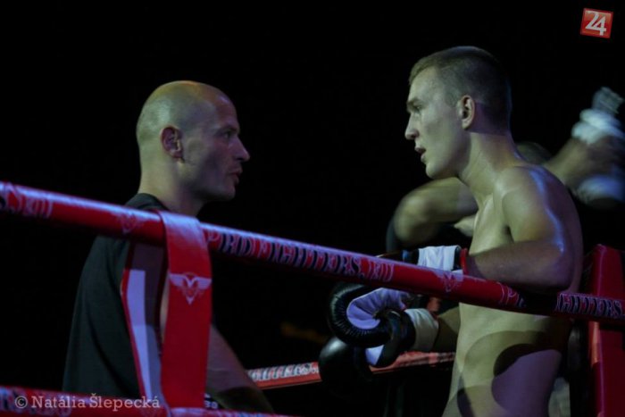 Ilustračný obrázok k článku Kickbox: Davida Červeňa čaká súboj s Arméncom Movsisyanom