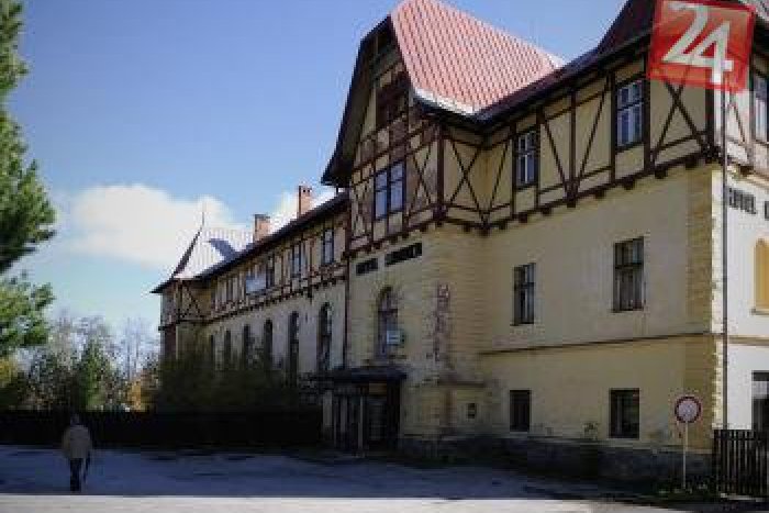 Ilustračný obrázok k článku Najstarší hotel v Tatrách chátra. Nemá ho kto opraviť