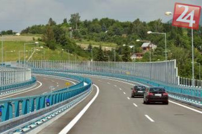 Ilustračný obrázok k článku Zaujímavé cifry z rýchlostnej cesty PR1BINA: Tipnite si, koľko áut ňou prešlo za rok!