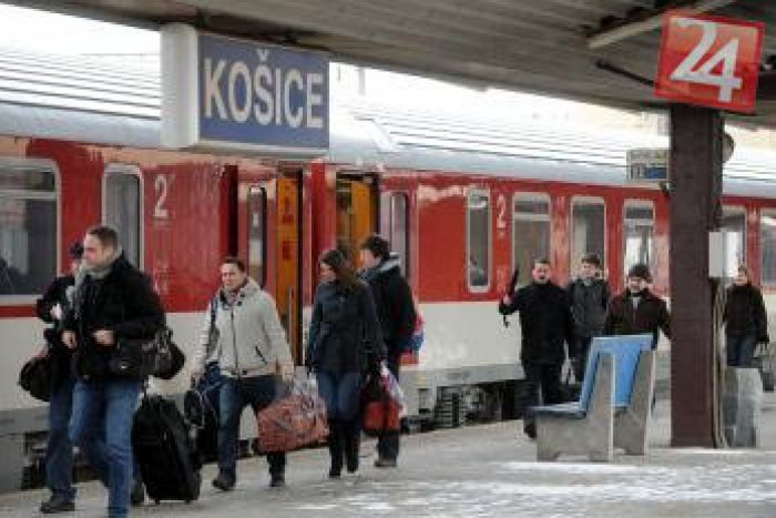Ilustračný obrázok k článku Cestovanie do Košíc južnou trasou? O expresoch či ícečkách môžeme len snívať...