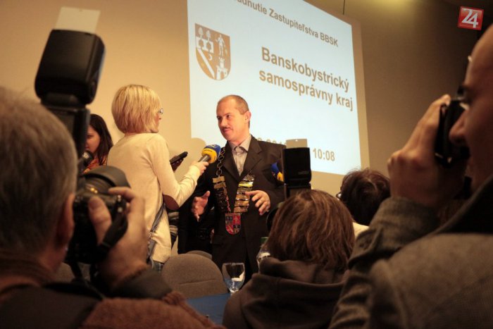 Ilustračný obrázok k článku Poslanci kraja si uctili obete nacistov: Kotleba sa nepridal, zostal v rokovacej sále!