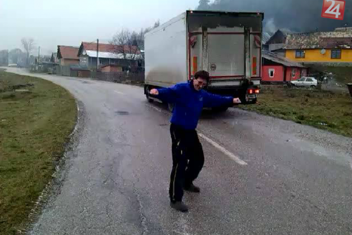 Ilustračný obrázok k článku Autentické zábery profesionálneho vodiča: Aha, ako to vyzeralo na ceste!