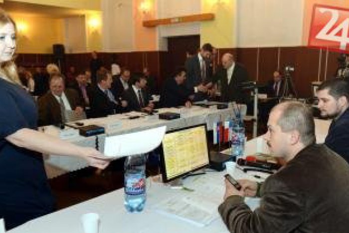 Ilustračný obrázok k článku Poslanci sa nezhodli s Kotlebom: Rozpočet kraja nakoniec z rokovania stiahli...