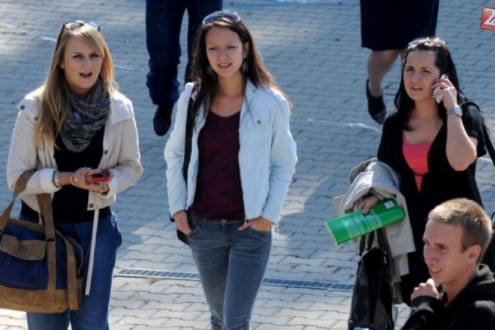 Ilustračný obrázok k článku Mladých Slovákov trápi vysoká nezamestnanosť: Väčšina by chcela žiť v inej krajine