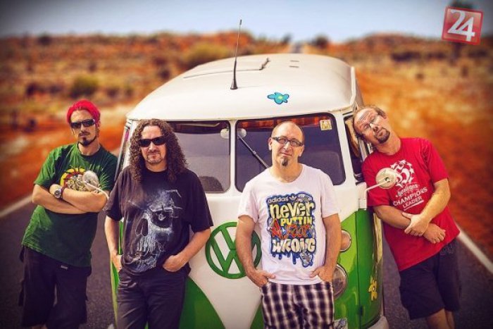 Ilustračný obrázok k článku Zlatý Slávyk in memoriam v našom meste: Známy spevák chce cez koncert ponúkať matrace!