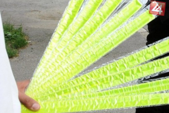 Ilustračný obrázok k článku Novela cestného zákona: Najmladším Humenčanom rozdajú reflexné pásiky